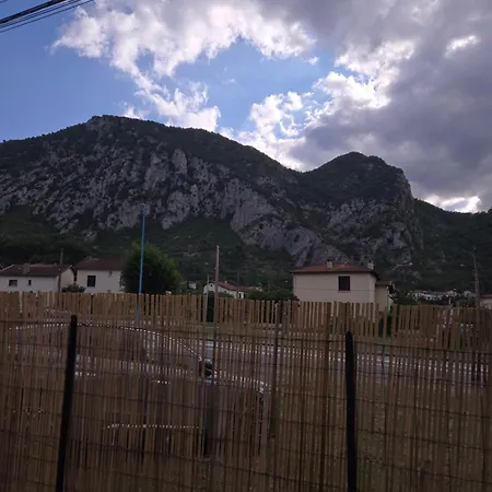 Le Carrefour Des Vallees Apartmán *